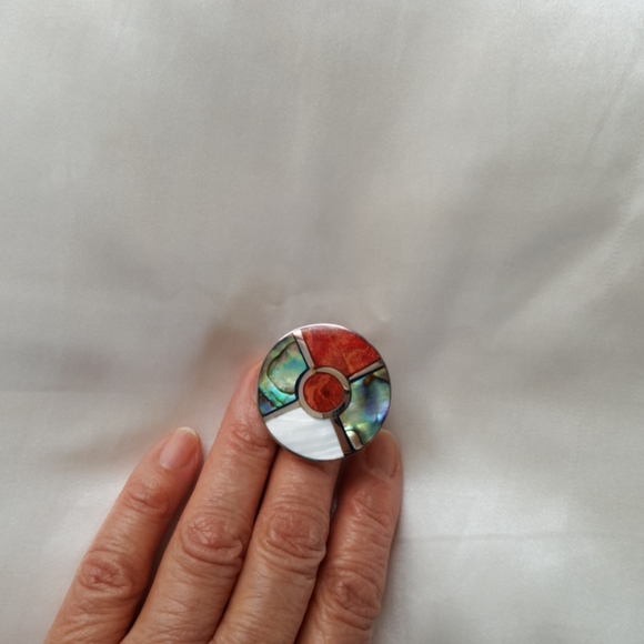 Stylish Ring - Picture 2 of 4